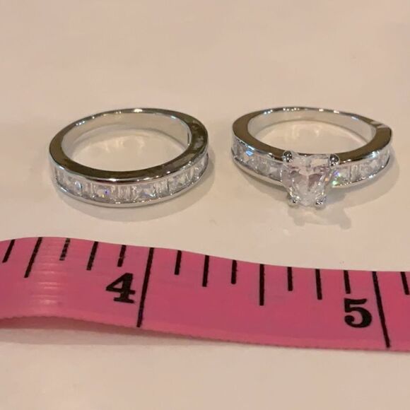 Gorgeous Wedding Ring Set - Picture 2 of 4